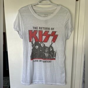 Recycled Karma Kiss Graphic Tee Size Medium